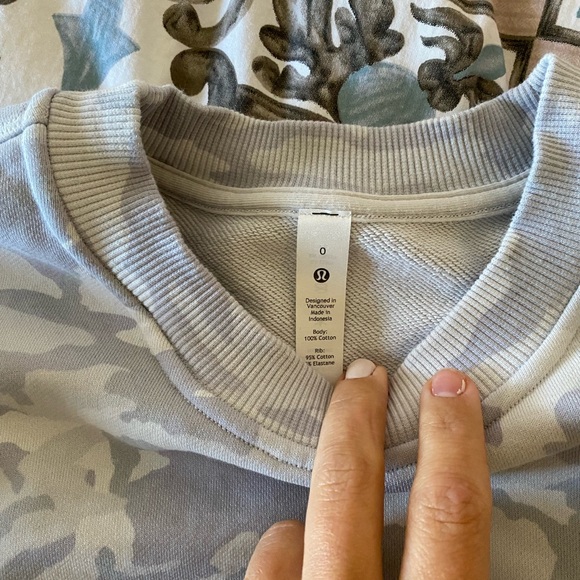 Lululemon “Perfectly Oversized Crew” Incognito Camo Alpine White Multi - Picture 4 of 6